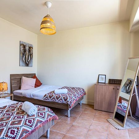Celine'S 2 Bedrooms Apartment In Larnaca Center Extérieur photo