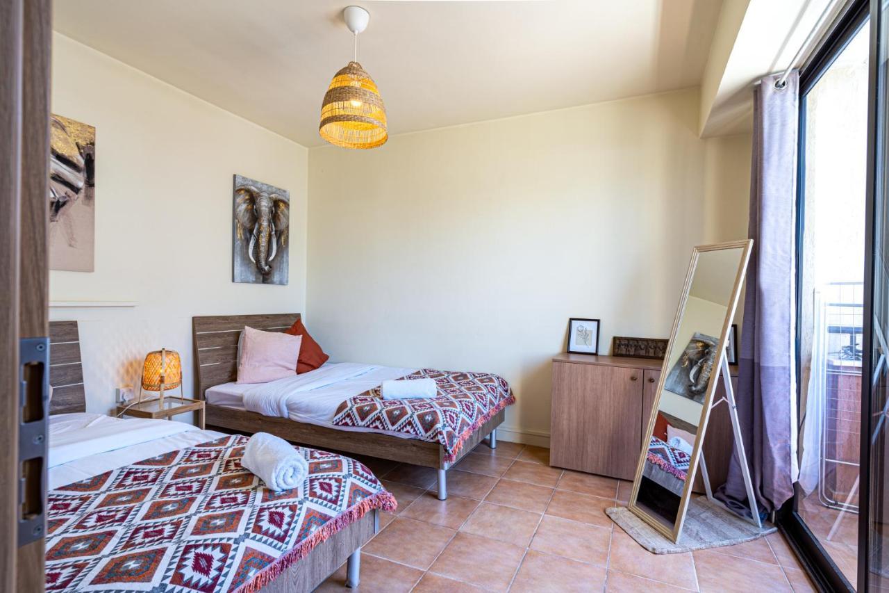 Celine'S 2 Bedrooms Apartment In Larnaca Center Extérieur photo