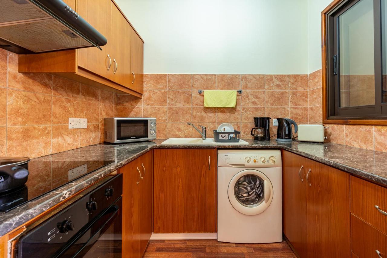 Celine'S 2 Bedrooms Apartment In Larnaca Center Extérieur photo