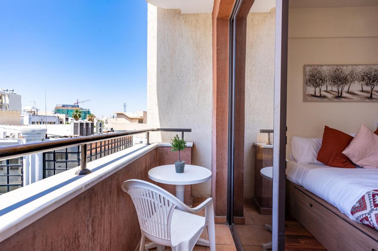 Celine'S 2 Bedrooms Apartment In Larnaca Center Extérieur photo